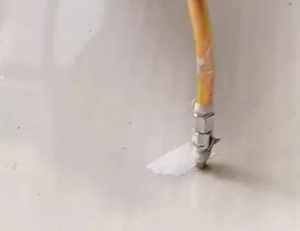 龙泉驿瓷砖空鼓维修公司专业解答在瓷砖铺贴过程中，如果使用的砂料过粗（如全部使用了粗砂），可能会导致以下问题